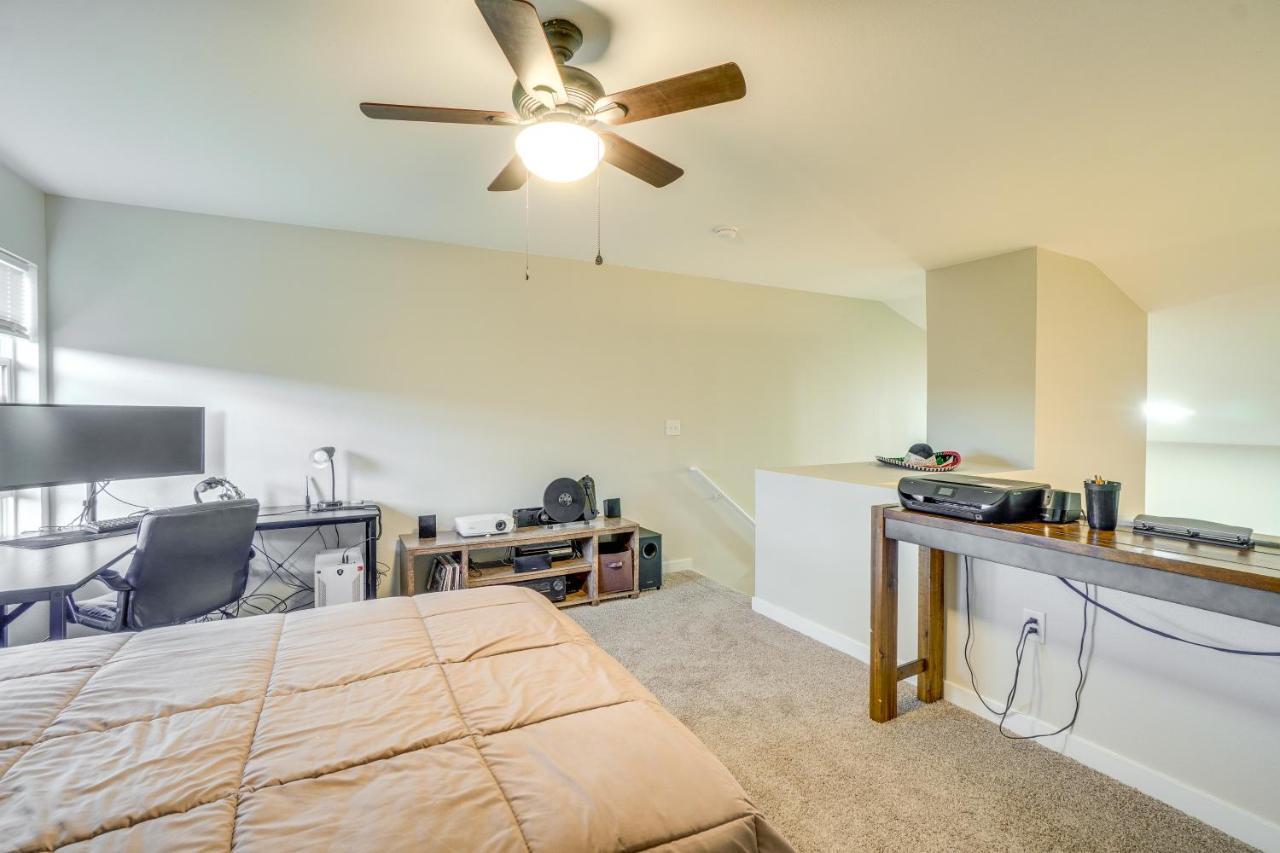 Townhome With Fireplace, 16 Mi To Dia!